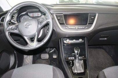 Car image 11