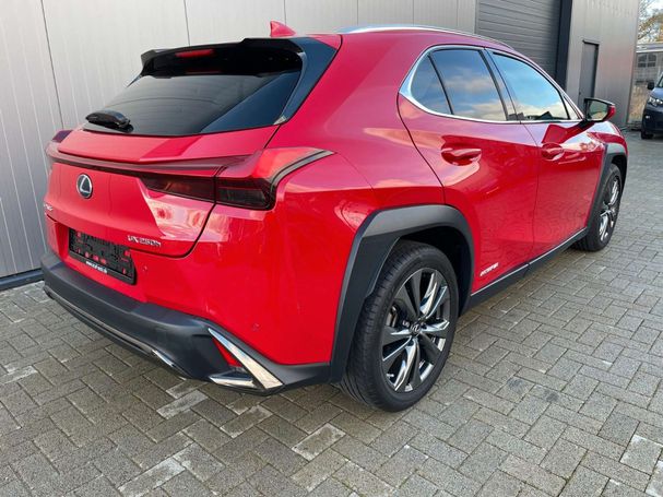 Lexus UX 250h F Sport E-FOUR 135 kW image number 3