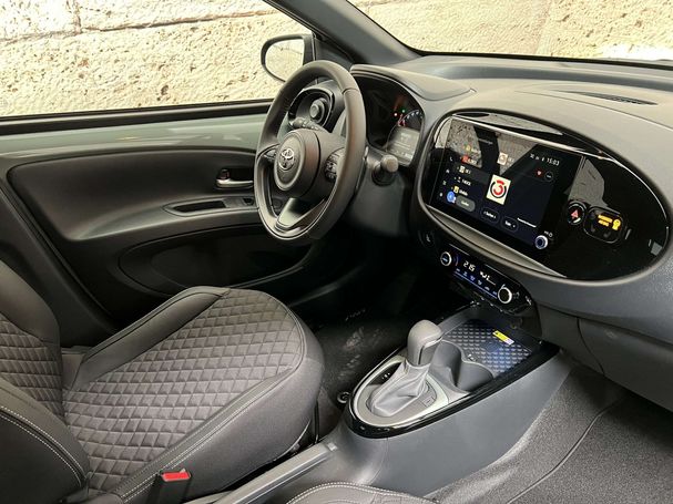 Toyota Aygo X 53 kW image number 8