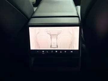 Car image 29