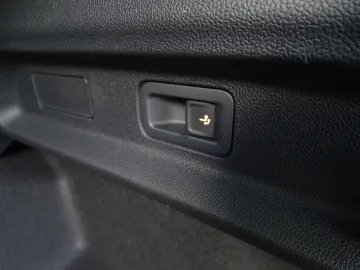 Car image 36
