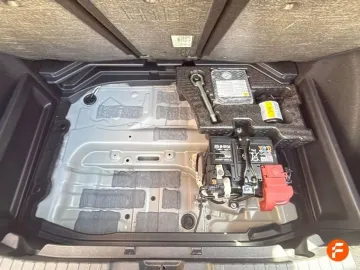 Car image 27