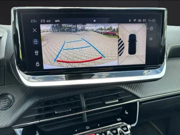 Car image 18