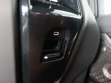 Car image 35