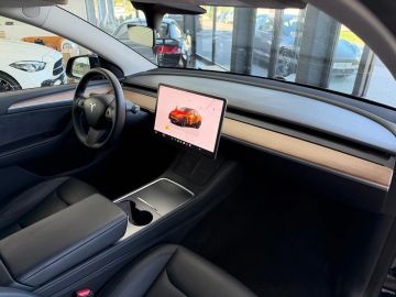 Car image 30