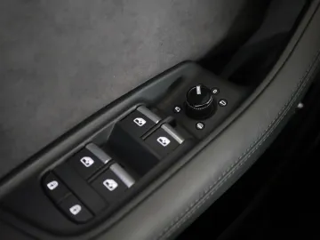 Car image 47