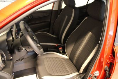 Car image 9