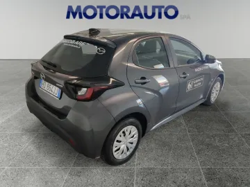 Car image 4