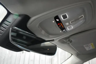 Car image 40