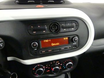 Car image 24