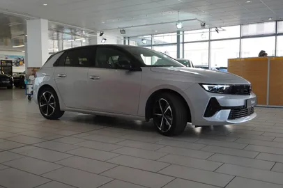 Car image 4