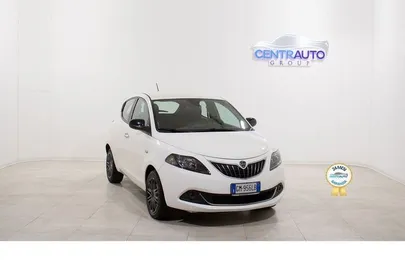 Car image 3