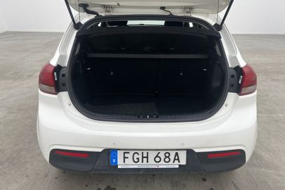 Car image 27