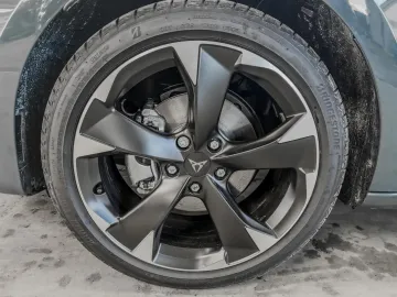 Car image 30