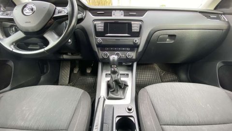 Car image 26