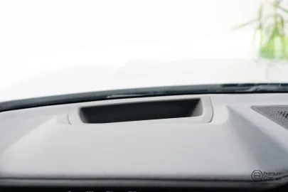 Car image 48