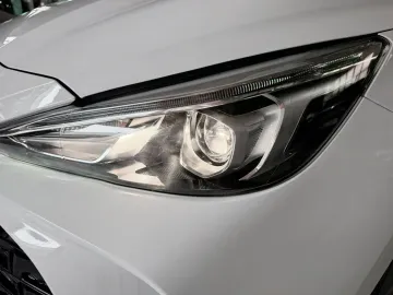 Car image 25