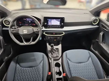 Car image 14