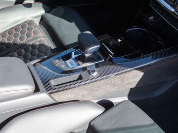 Car image 26