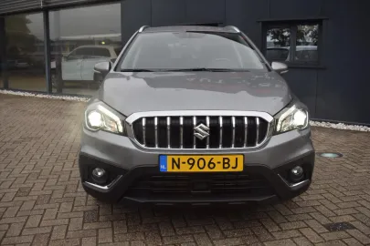 Car image 3