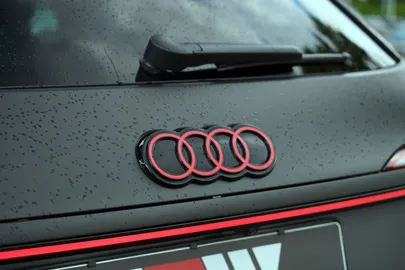 Car image 32