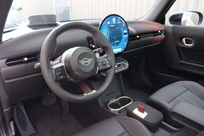 Car image 26