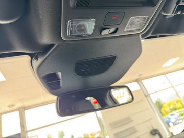 Car image 32