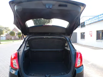 Car image 23