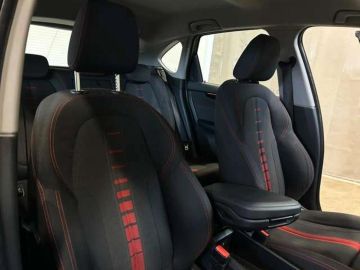 Car image 32