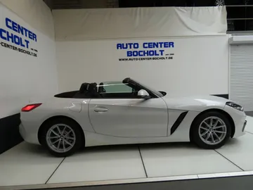 Car image 4