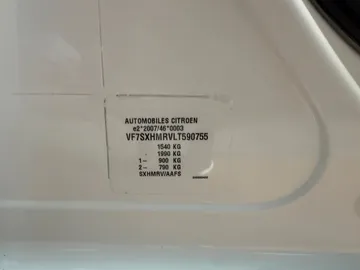 Car image 29