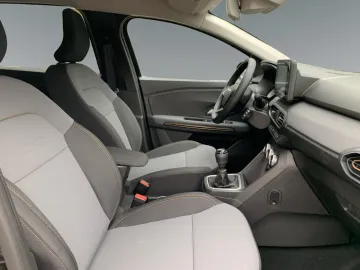 Car image 16