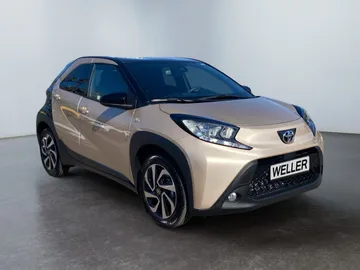 Car image 2