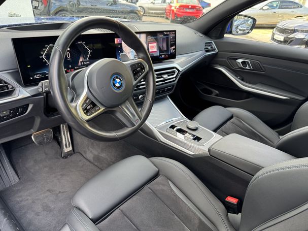 BMW 330e Touring M 215 kW image number 6