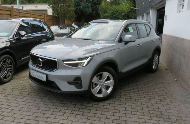 Volvo XC40 B3 Core 120 kW image number 1