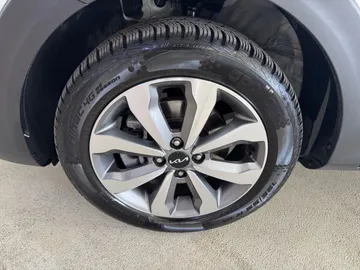 Car image 26