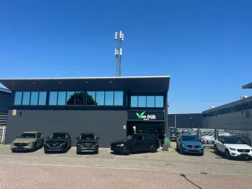 Car image 25