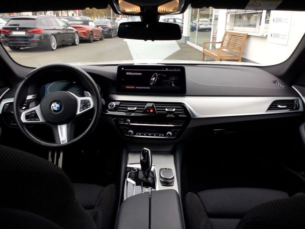 BMW 520d Touring xDrive 140 kW image number 14