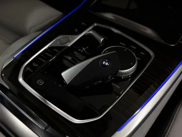Car image 36