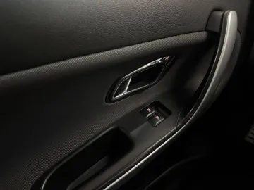 Car image 34