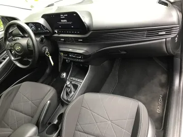 Car image 17