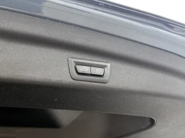 Car image 32