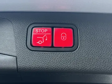 Car image 40