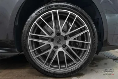Car image 34
