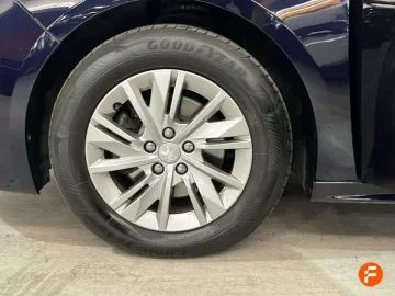 Car image 30