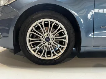 Car image 25