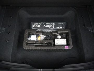 Car image 36