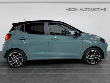 Car image 4