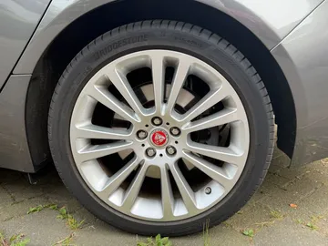 Car image 27