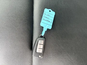 Car image 30